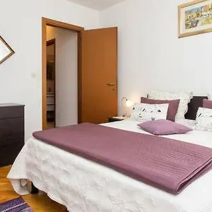https://stone-wall-apartment.splithotels.org